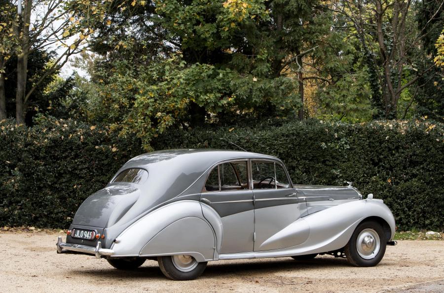  Bentley Mark VI Saloon by Vanden Plas 1946 года  (фото 1 из 6)